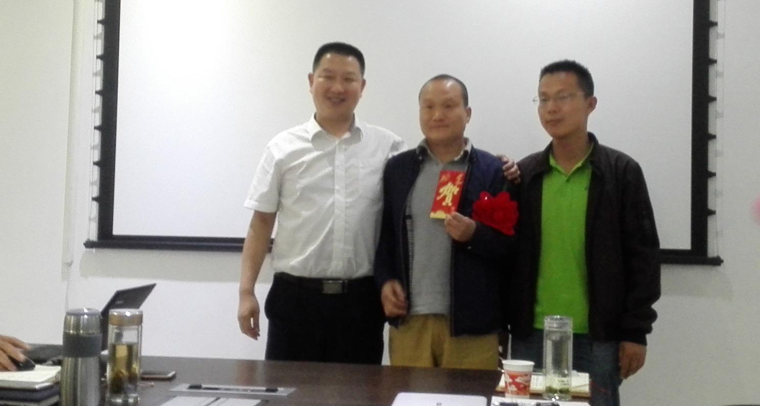优异员工合影